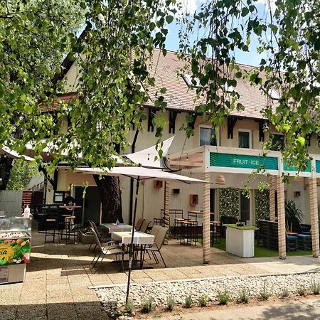 Villa Italia Guest House Сиофок Екстериор снимка