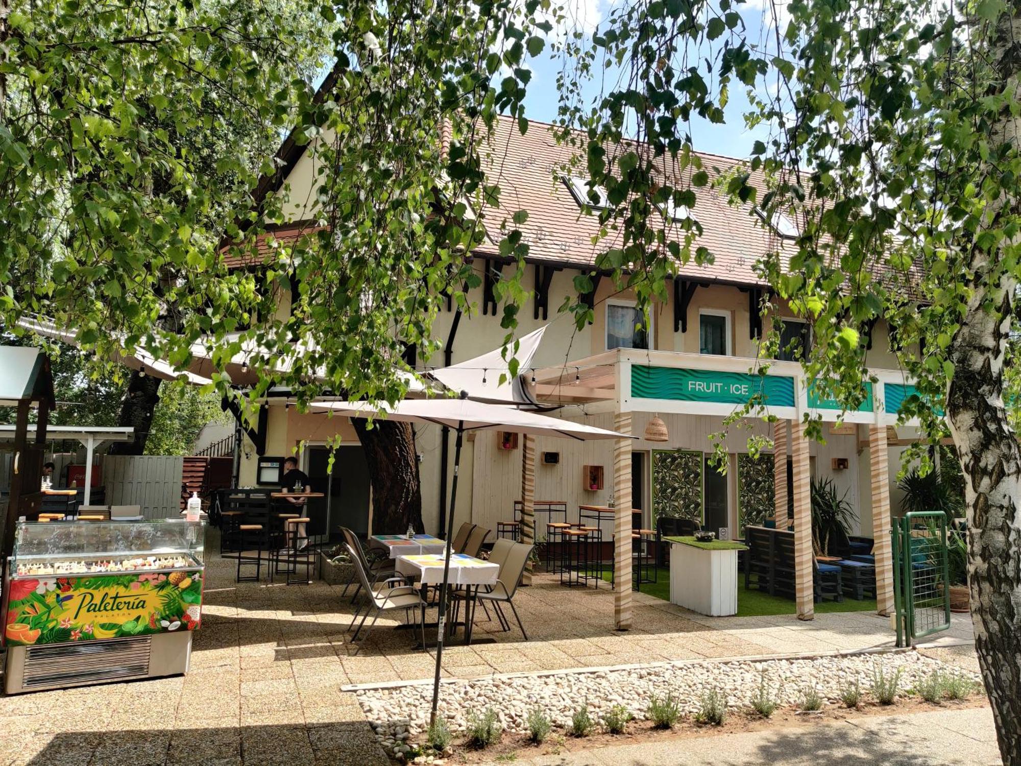 Villa Italia Guest House Сиофок Екстериор снимка